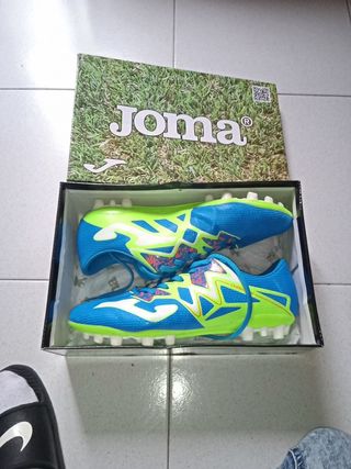 Botas Fútbol Joma Champions. Césped Artificial. Fijación tobillo calcetín.