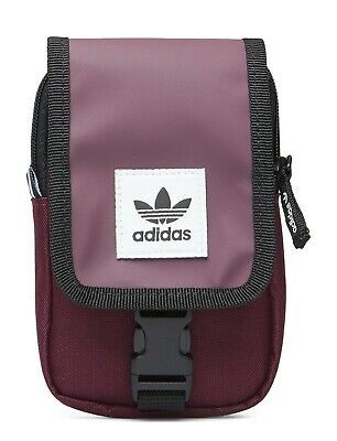 Bandolera pequeña Adidas de segunda mano por 8 EUR en Pastoriza en WALLAPOP