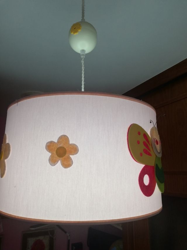 lámpara rosa habitación infantil