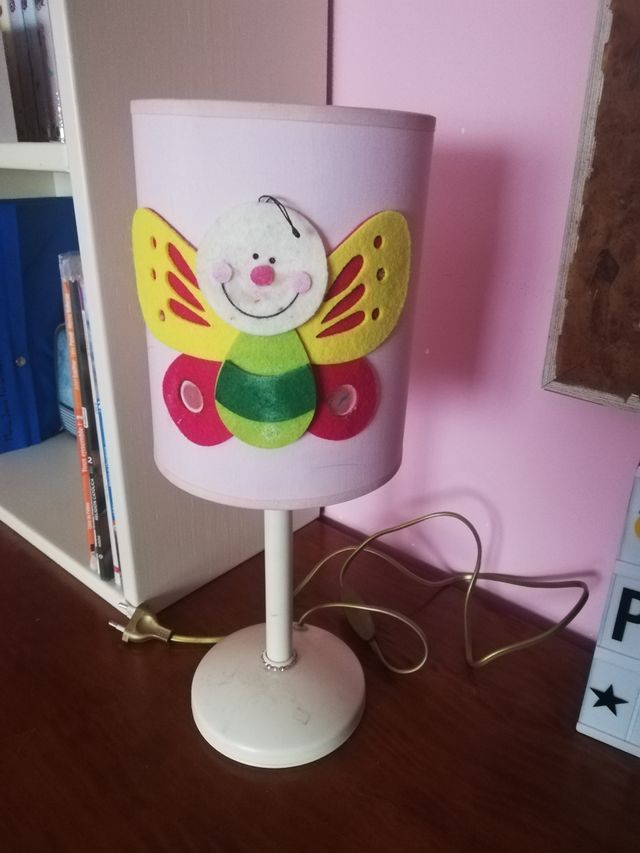 lámpara rosa habitación infantil