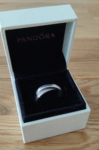 Anillo Pandora plata, I love you de segunda mano por 40 EUR en Móstoles en  WALLAPOP