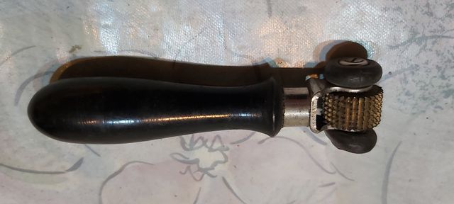 LLAVES ANTIGUAS DE RELOJ Y VARIOS