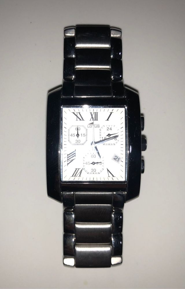 Reloj LOTUS.