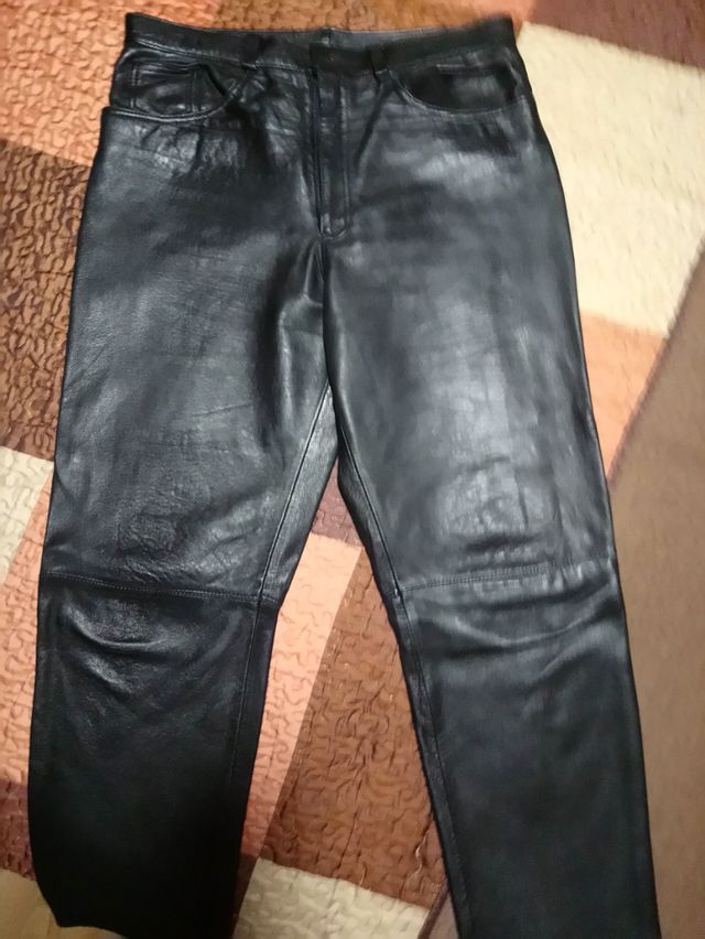 chaqueta y pantalón de piel auténtica. precio nego