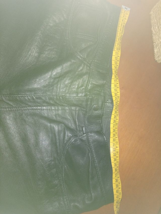 chaqueta y pantalón de piel auténtica. precio nego