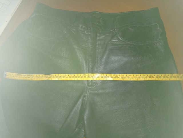 chaqueta y pantalón de piel auténtica. precio nego