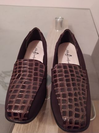Zapatos alto confort de segunda mano por 25 EUR en Carrizo de La Ribera en  WALLAPOP