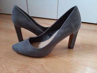 Zapatos tacon color gris de sfera de segunda mano por 15 EUR en Ciudad Real  en WALLAPOP