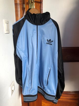 Chaqueta Adidas Vintage unisex de segunda mano por 20 EUR en Gijón en  WALLAPOP
