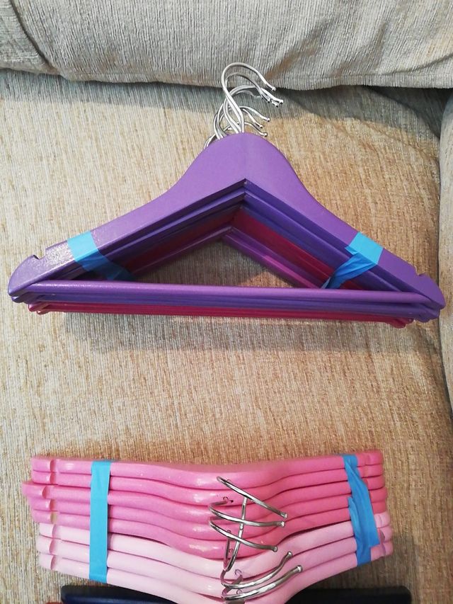 Perchas de madera para niños