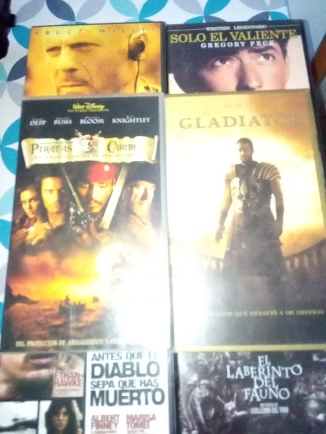 Lote 16 DVD,varios titulos y 2 cintas VHS.