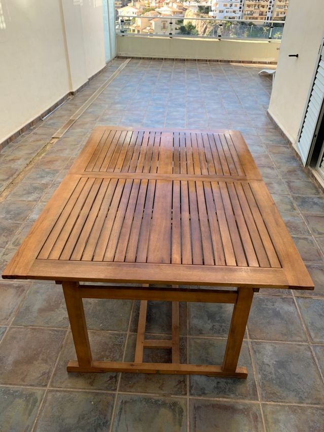 Mesa jardín con sombrilla a juego de segunda mano por 170 € en Faro de