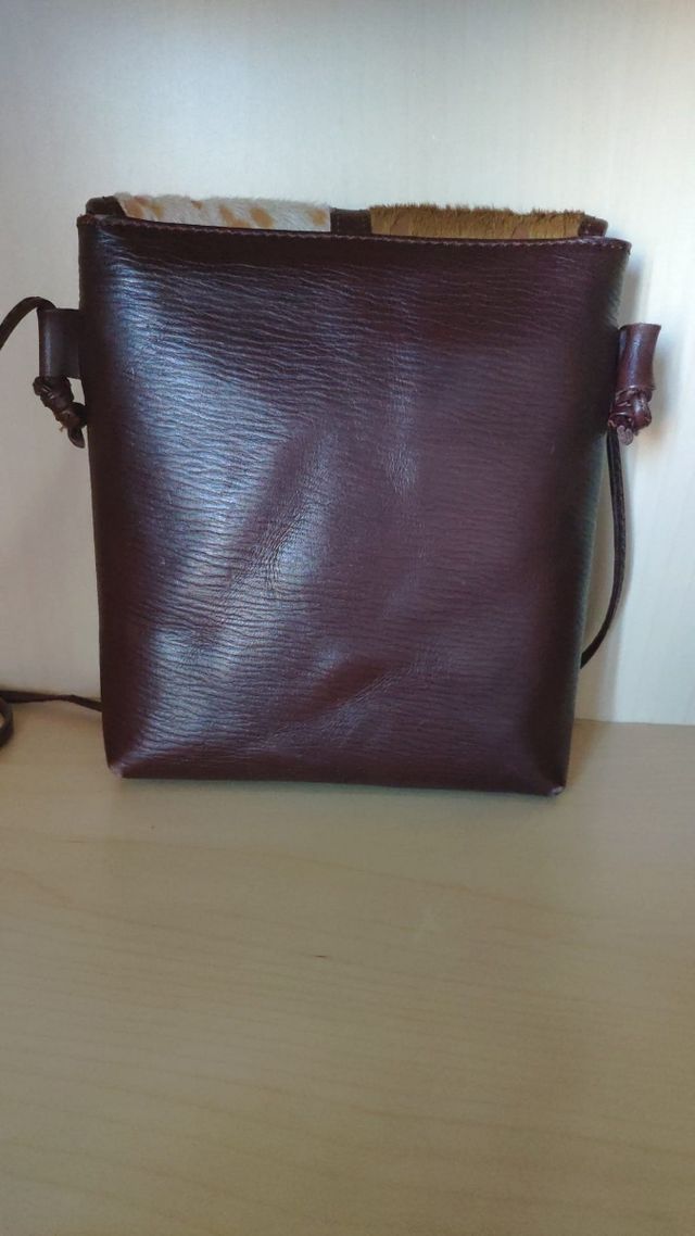 Bolso de piel marrón