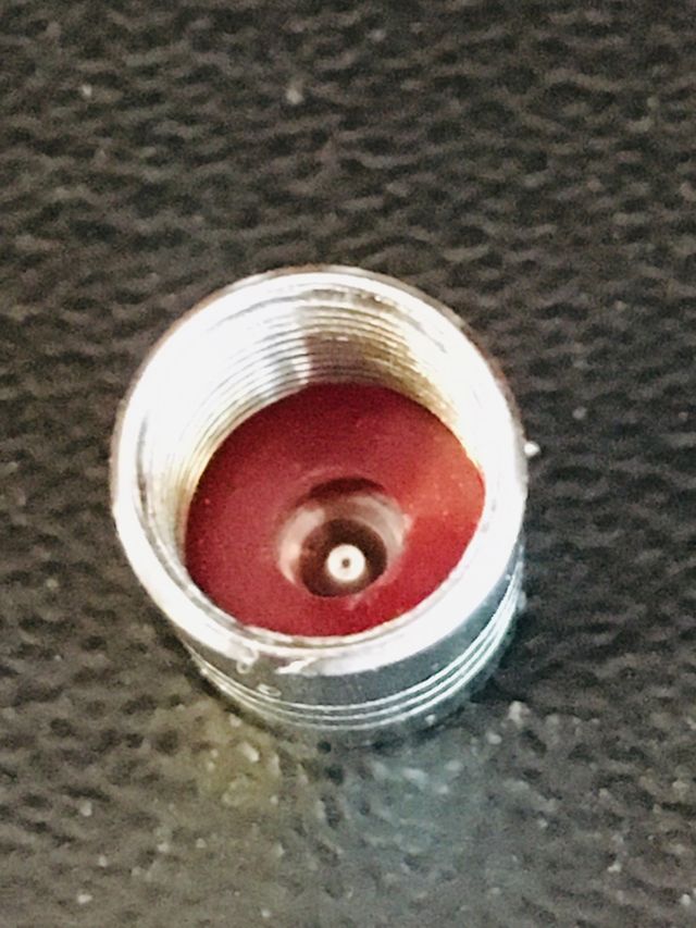 Tapones para válvulas de ruedas SAAB a estrenar.