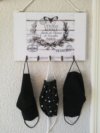 perchero mascarillas