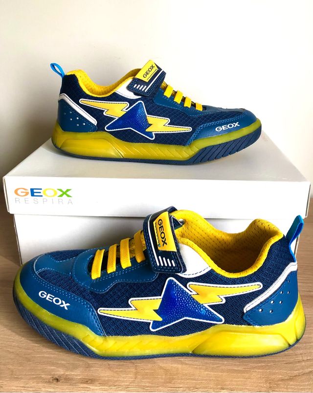 Tengo una clase de ingles orden Adentro GEOX ZAPATILLAS SPORT JUNIOR N.37 de segunda mano por 30 € en San Sebastián de Los Reyes en WALLAPOP Tengo una clase de ingles orden Adentro GEOX ZAPATILLAS SPORT JUNIOR N.37 de segunda mano por 30 € en San Sebastián de Los Reyes en WALLAPOP