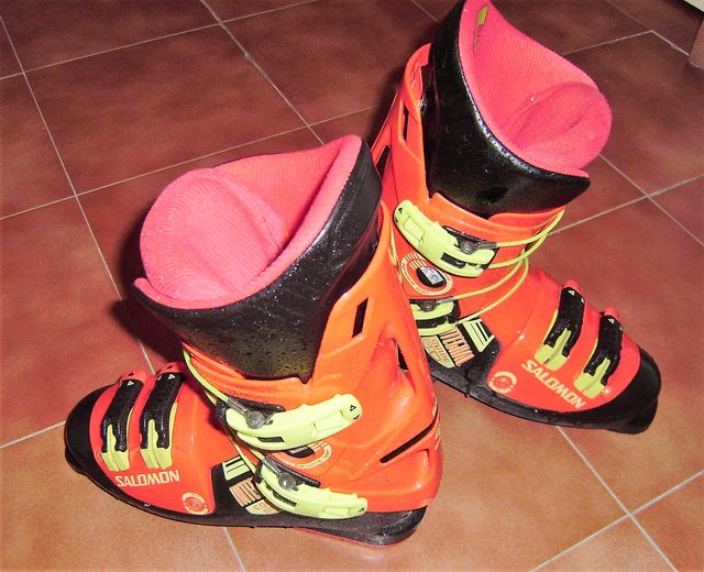LOTE VINTAGE SALOMON (ESQUI+BOTA+BASTONES...)