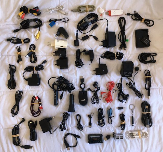 LOTE CARGADORES, Conectores, Router y Varios