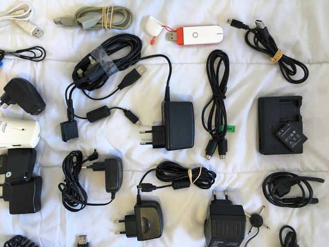 LOTE CARGADORES, Conectores, Router y Varios