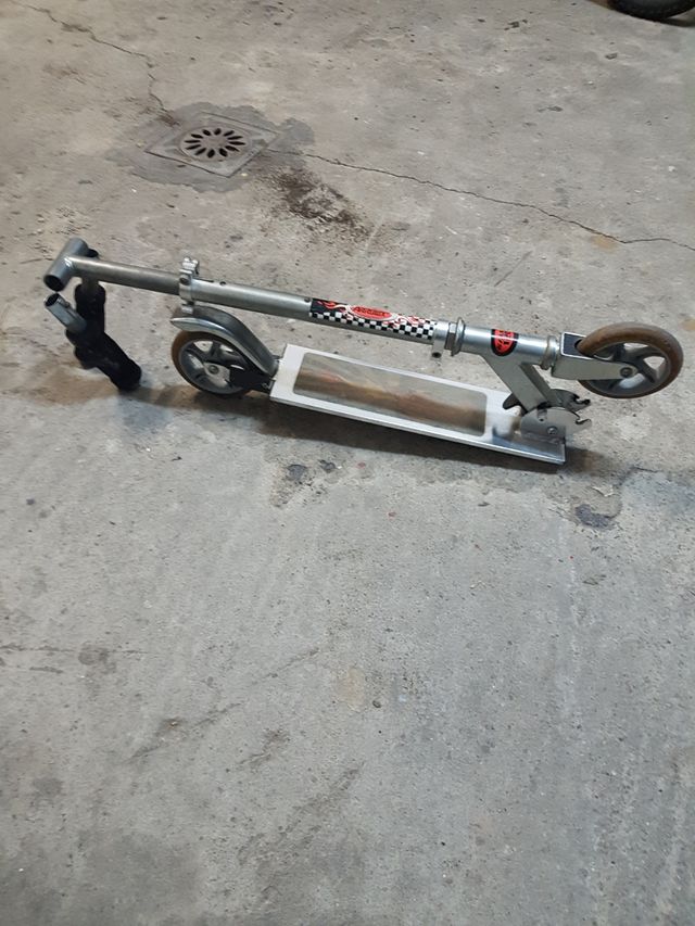 Patinete de aluminio. Plegable