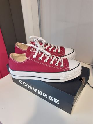 converse color burdeos