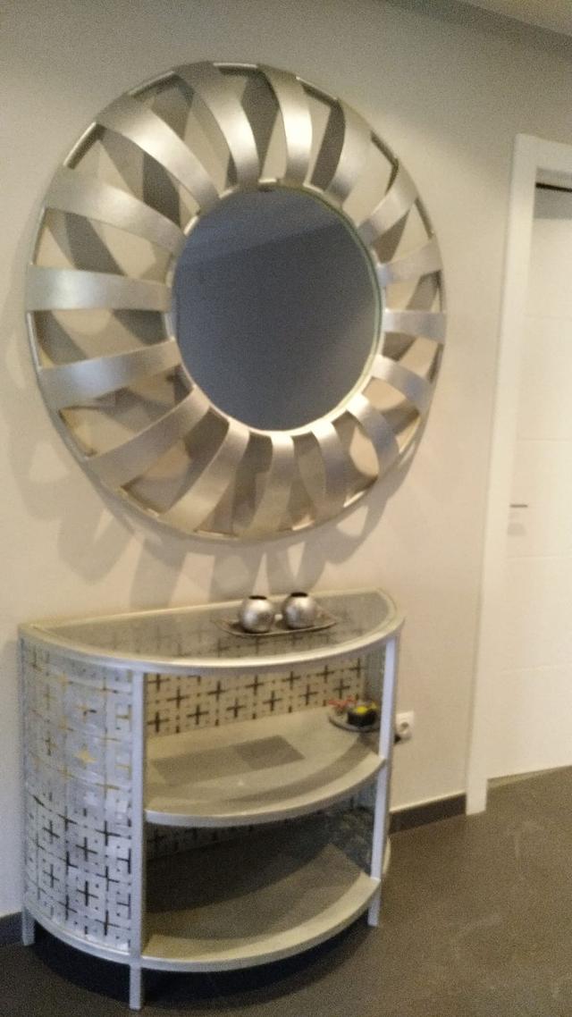 Conjunto espejo y mueble recibidor de segunda mano por 75 € en Mungia