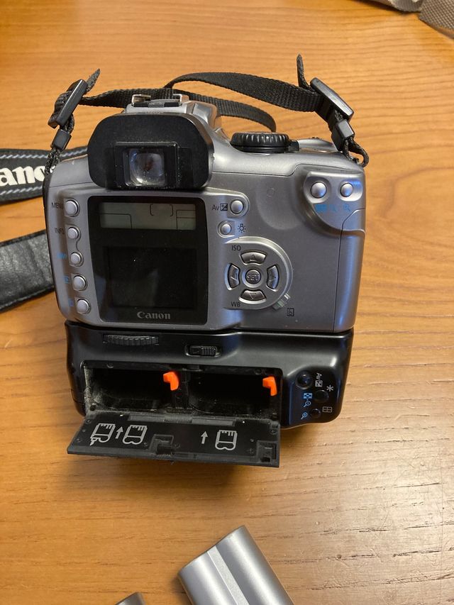 Cámara de Fotos Canon EOS 330D