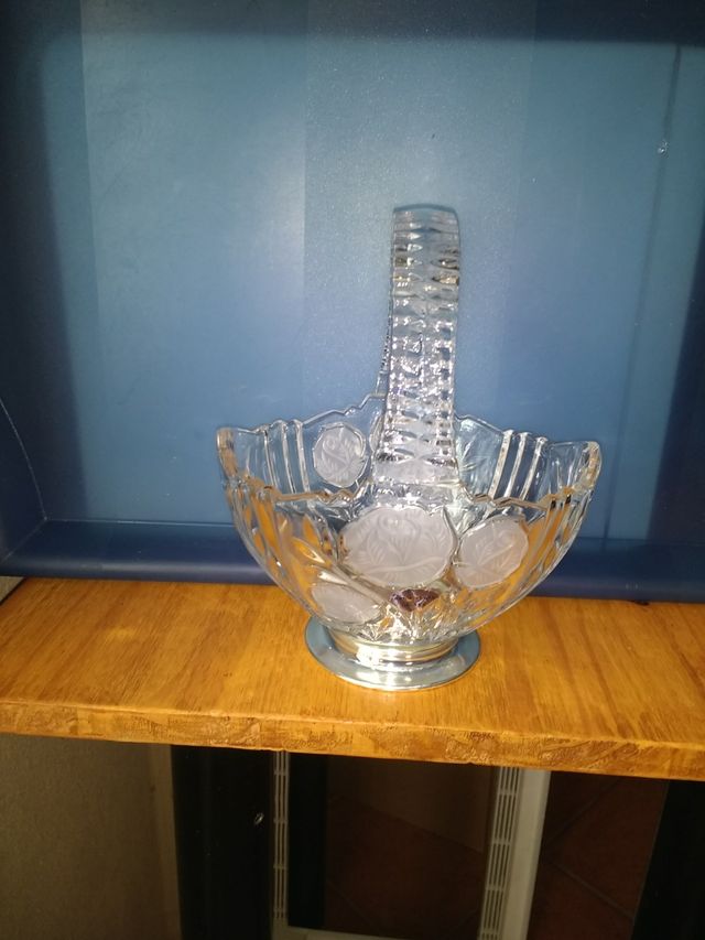 Cesta cristal y peana plata