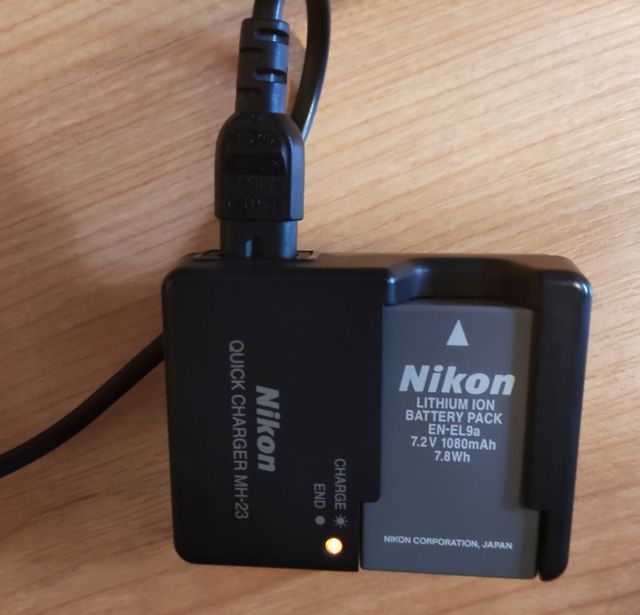 Cámara Nikon D3000 Funda y Trípode+bateria