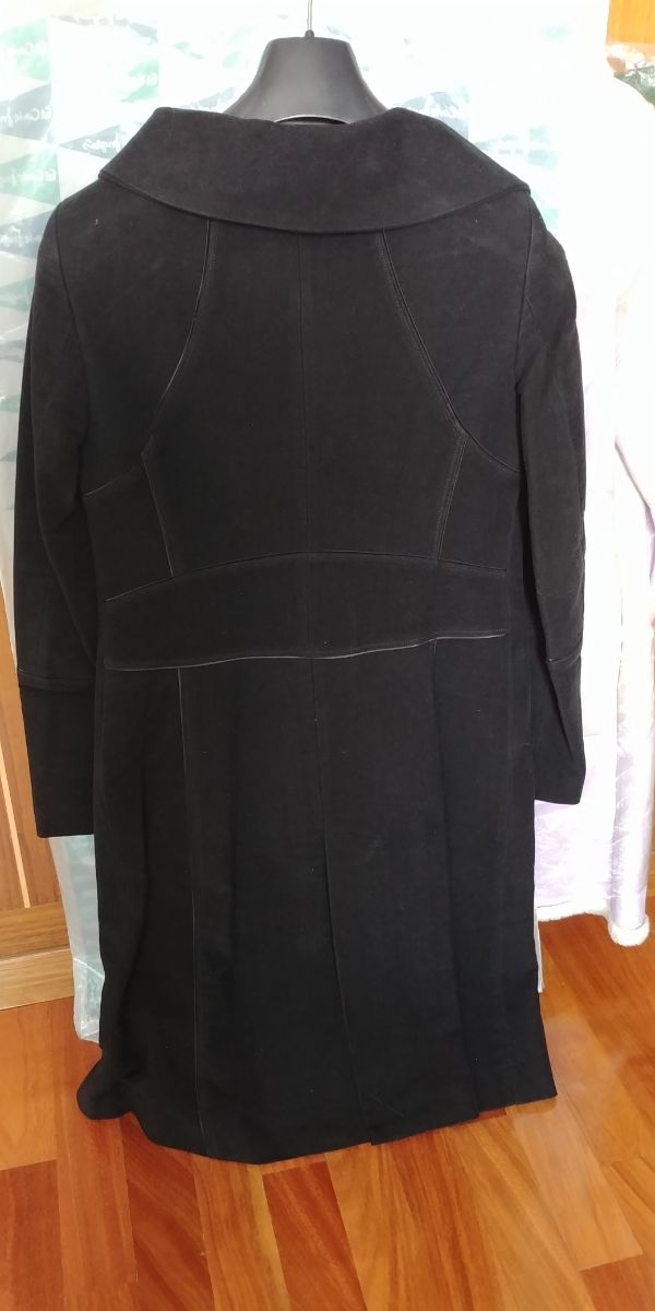 Abrigo de gamuza negro