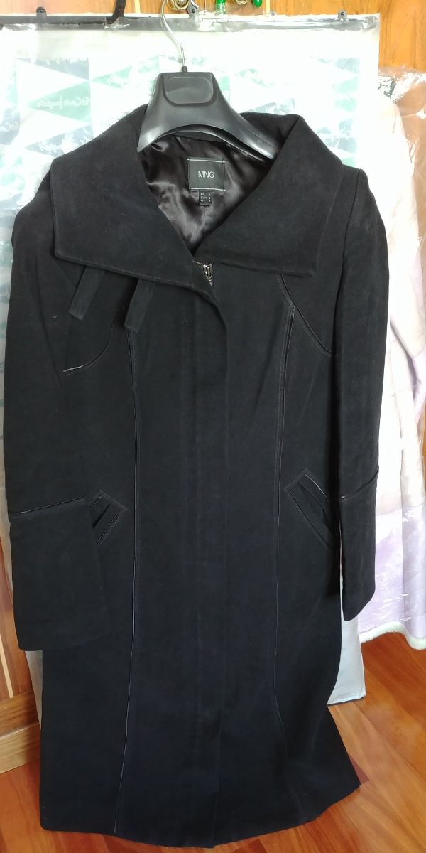 Abrigo de gamuza negro