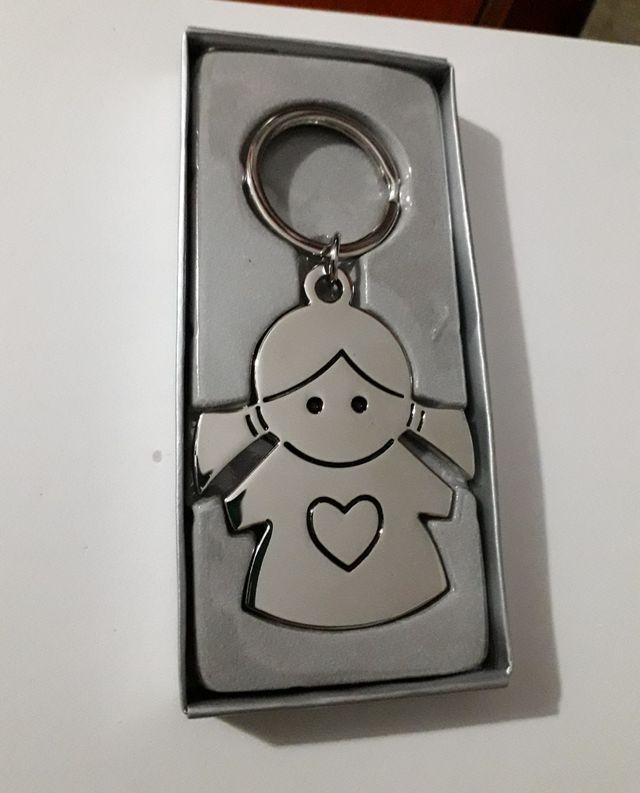Llavero nuevo, muñeca niña.