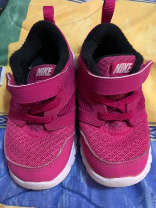 Zapatillas deportivas o bambas Nike niña talla 25 de segunda mano por 10  EUR en Berga en WALLAPOP