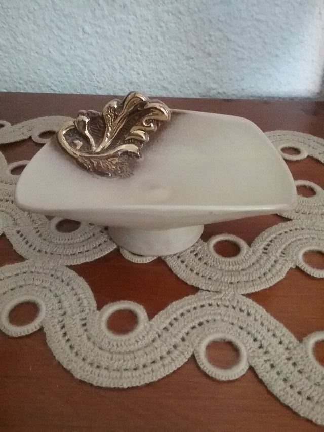 elegante jarron y bandeja centro mesa ,hay medidas