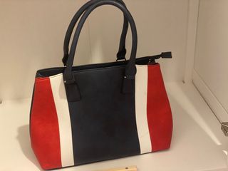Bolso azul, rojo y blanco de segunda mano por 10 EUR en Algeciras en  WALLAPOP