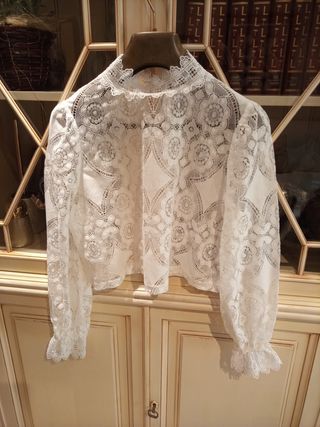 CAMISA BLONDA de segunda mano por 25 EUR en Badalona en WALLAPOP