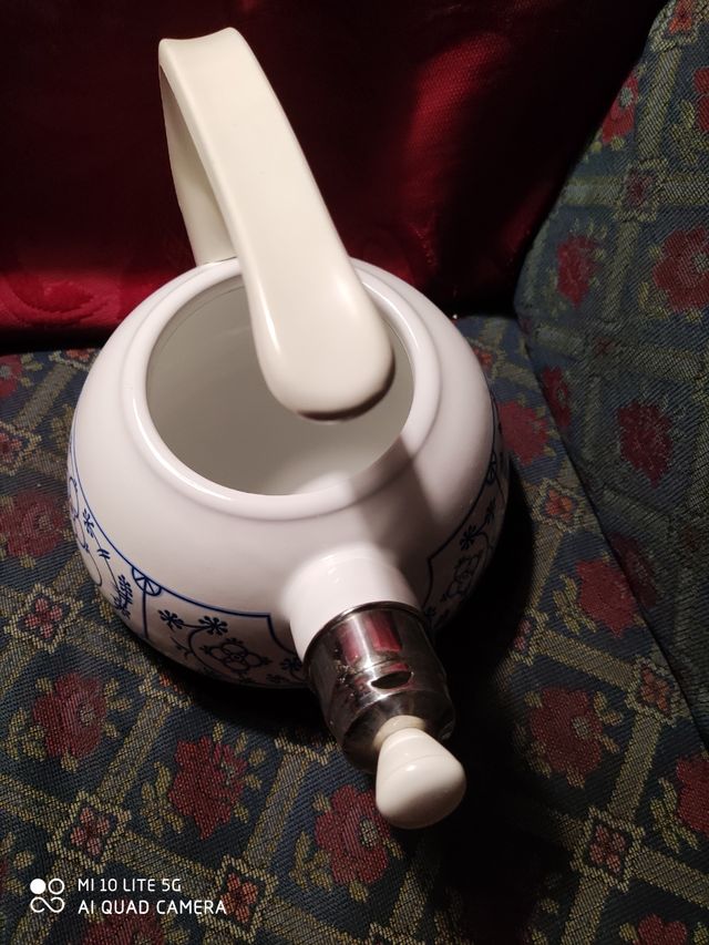 Fantástica cafetera metálica cerámica