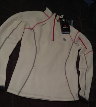 Camiseta Térmica Ternua Mujer, A estrenar de segunda mano por 75 EUR en  Parque Empresarial La Moraleja en WALLAPOP