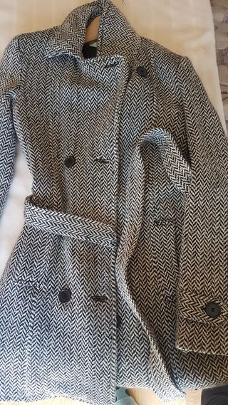 Abrigo Amisu de segunda mano por 10 EUR en Valencia en WALLAPOP