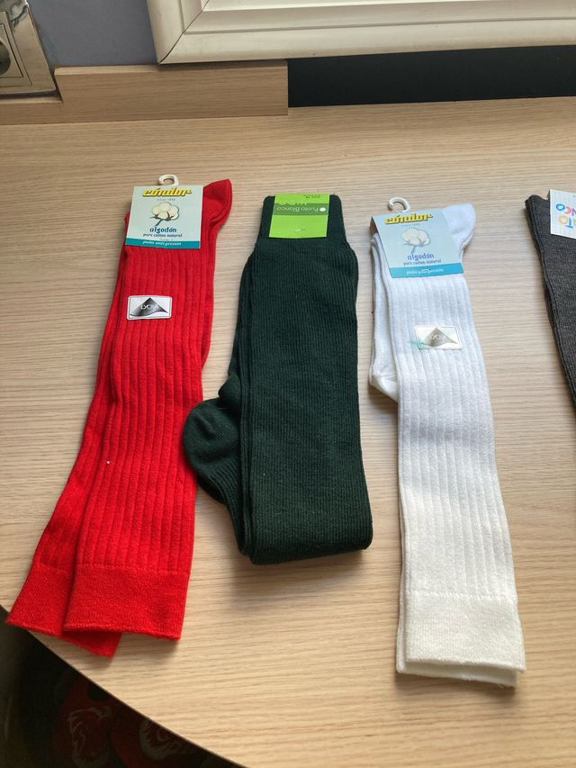 Medias hasta la rodilla talla 10 3 pares por 12€