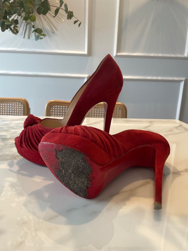 Tacones Louboutin Rojos Ante
