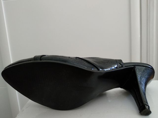 zapatos negros.N° 39.sirven para un 38, miden 25cm