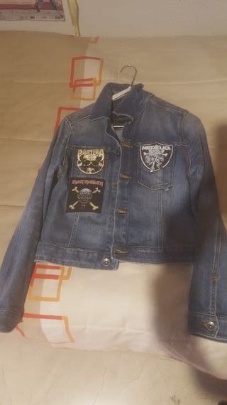 Cazadora heavy metal de segunda mano por 20 EUR en Granada en WALLAPOP