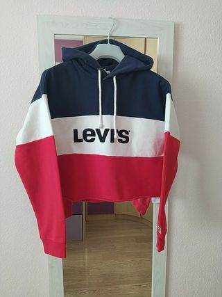 Sudadera corta Levis de segunda mano por 20 EUR en Zaragoza en WALLAPOP