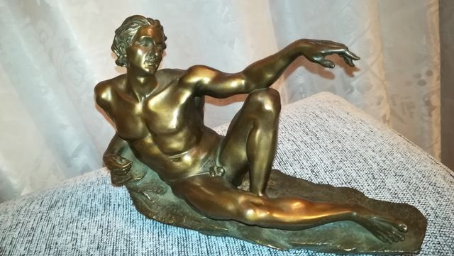 Oferta.(-100€).. figura de resina bronce