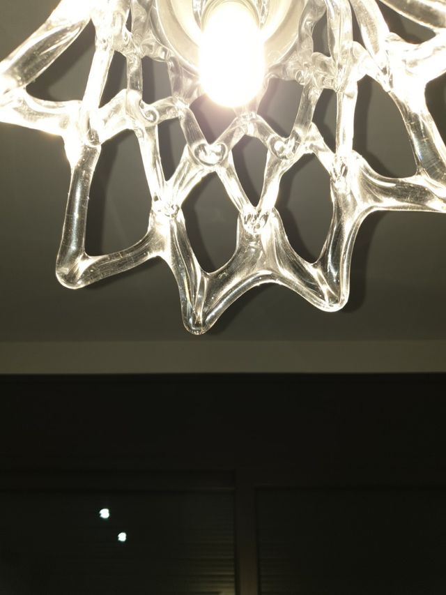 Lampara artesanal de vidrio soplado de unos 25cm.