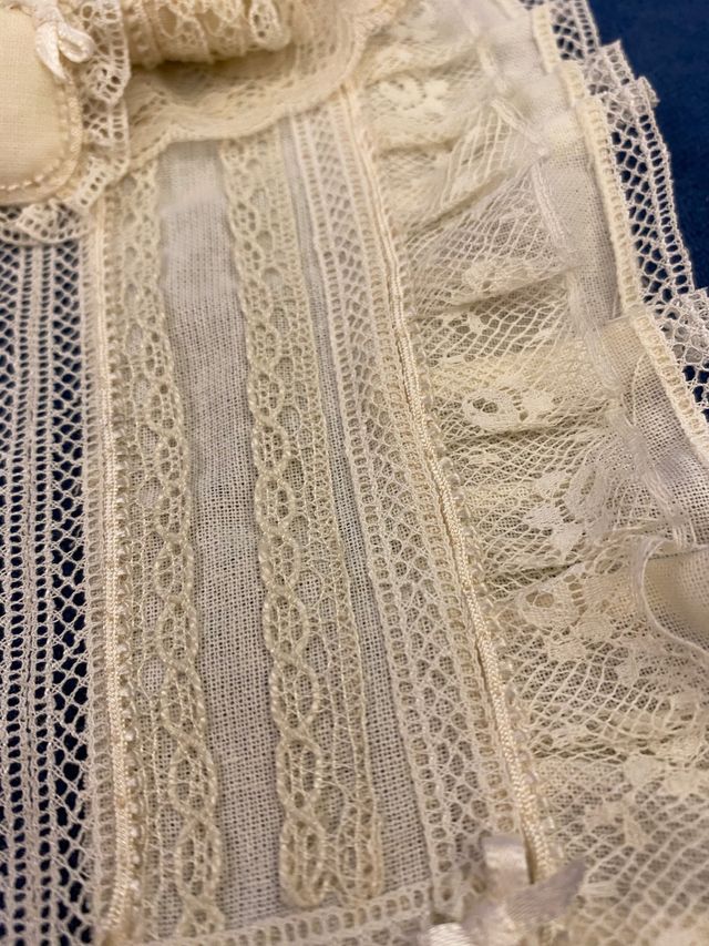 Cortina y colcha miniatura