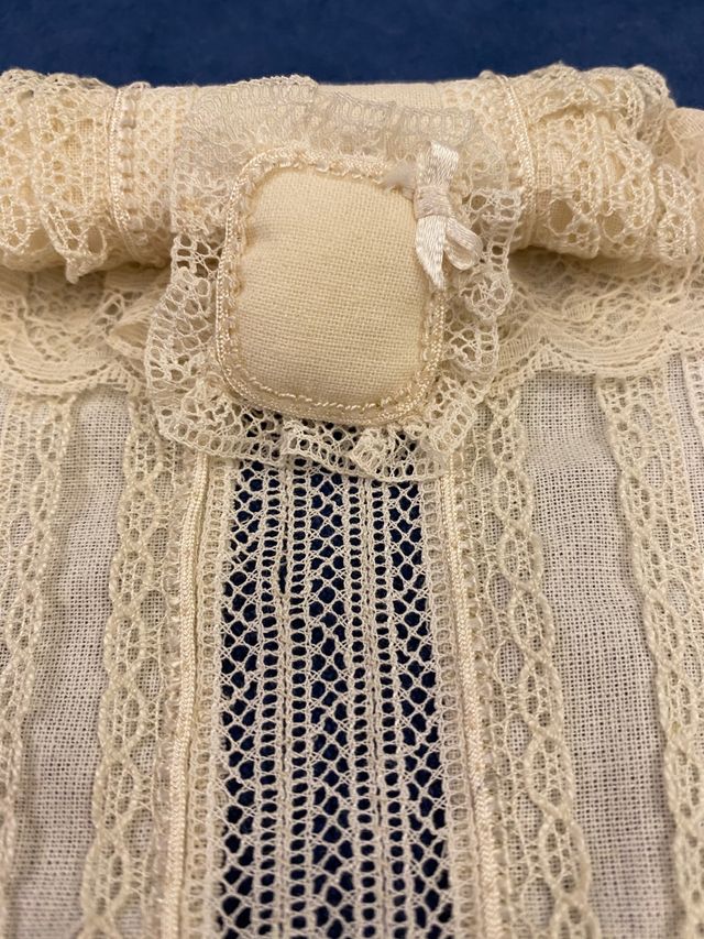 Cortina y colcha miniatura