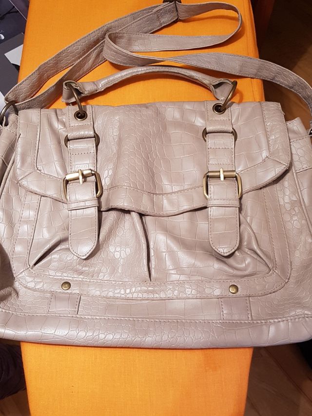 Bolso gris mujer.