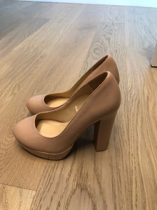 Zapatos plataforma color nude de segunda mano por 7 EUR en Alicante en  WALLAPOP